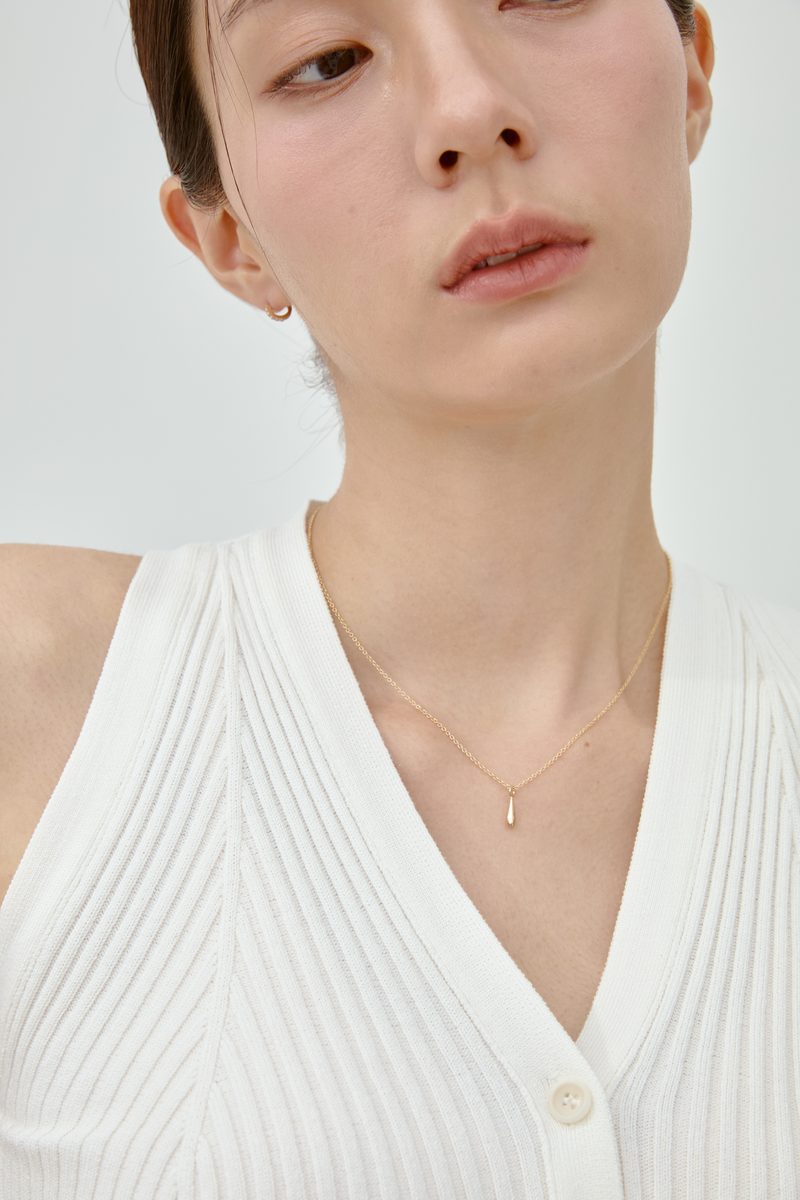 Model with gold necklace